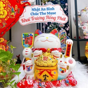 Mèo Thần Tài Quận 10 Vẫy Tay Ngoắc Khách ĐẮC LỘC
