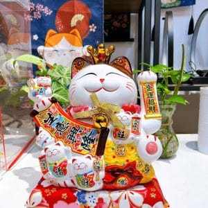 Mèo Vẫy Tay Ngoắc Khách Hưng Thịnh 29cm Kèm Hộp+ Đệm Đỏ