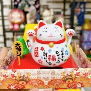 Mèo Thần Tài Năng Lượng Vẫy 2 Tay Để Taplo Ô Tô