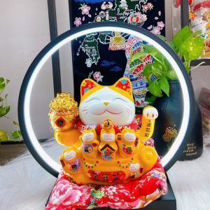 Mèo Thần Tài Vẫy Tay "Đắc Lợi" Vàng 18cm Kèm Đèn Hào Quang – Vật Phẩm Phong Thủy Tương Sinh Mệnh Kim & Thổ