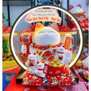 Mèo Thần Tài Vẫy Tay "Phát Đạt" 30cm (Búa Khai Vận Nhật Bản Kèm Vòng Đèn LED Hào Quang) – Quà Tặng Tân Gia, Khai Trương Sang Trọng (Giao Hỏa Tốc TP.HCM)