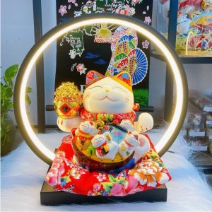 Mèo Thần Tài Vẫy Tay "Thuận Buồm Xuôi Gió" 18cm Kèm Khung Đèn Hào Quang 30cm – Quà Tặng Khai Trương, Tân Gia