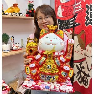 Mèo Thần Tài Vẫy Tay Size Đại Đế Vương Đỏ (Hợp Mệnh Hỏa, Thổ) – Giao Hàng Hỏa Tốc 2H HCM