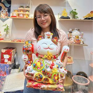Mèo Thần Tài Vẫy Tay Size Đại 40cm "Khởi Sự Như Ý" Cầm Búa – Quà Tặng Khai Trương, Tân Gia Bề Thế Đột Phá Tại TP.HCM (Giao Hỏa Tốc 1–2H)