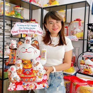 Mèo Thần Tài Vẫy Tay Chiêu Tài 40cm Size Đại – Quà Tặng Khai Trương, Tân Gia Bề Thế & Đẳng Cấp