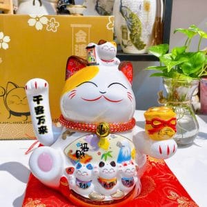 Mèo Thần Tài Tay Phải 23cm – Vẫy Tay Phải Chiêu Phúc