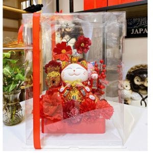 Mèo Thần Tài Đế Vương Đỏ 22cm Trang Trí Hoa Đỏ – Quà Tặng Khai Trương, Tân Gia May Mắn (Hợp Mệnh Hỏa, Thổ)