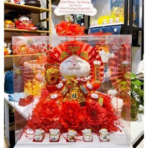 Mèo Thần Tài Vẫy Tay Đế Vương Đỏ 38cm Size Đại – Quà Tặng Tân Gia, Khai Trương Bùng Nổ & Đẳng Cấp